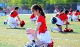 校园跳舞吃瓜,围观群众吃瓜不停