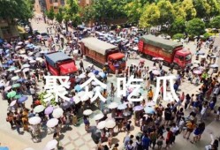 陕师大情侣吃瓜,校园甜蜜瞬间引发网友热议