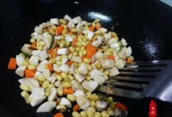 用饭勺吃瓜,创意美食新体验