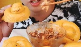 吃瓜馒头动图,萌态可掬，趣味横生