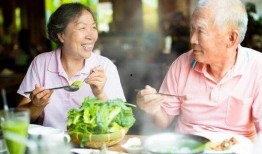 老年人吃瓜,老年人健康饮食新风尚