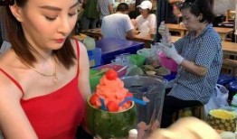 广西大妈吃瓜,揭秘夏日消暑新风尚