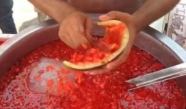 广西大妈吃瓜,揭秘夏日消暑新风尚