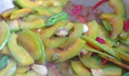 吊瓜能做菜吃吗,揭秘吊瓜的多样烹饪魅力