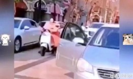 路过吃瓜车门没关,吃瓜群众路过，意外发现惊人一幕