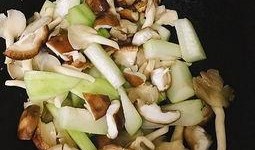 蘑菇君吃瓜,揭秘娱乐圈那些不为人知的幕后故事