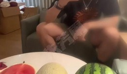 网友分享吃瓜,一场吃瓜盛宴背后的真相大揭秘！