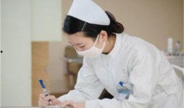 护士夜班和主任吃瓜,主任边吃瓜边见证