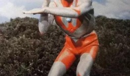 奥特曼感人吃瓜视频,温情与幽默交织的宇宙守护者