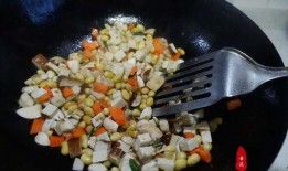 用饭勺吃瓜,创意美食新体验