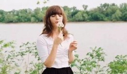 姐弟吃瓜拍照姿势图解