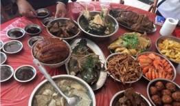 酒席吃瓜大妈图片真实,捕捉民间欢乐时光