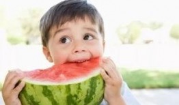 吃瓜不能,吃瓜群众的狂欢与反思